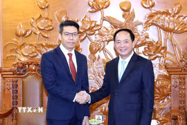 Trưởng Ban Tuyên giáo Trung ương Trịnh Văn Quyết tiếp đồng chí Sakhone Phommalath, Phó Trưởng Ban Tuyên huấn Trung ương Đảng Nhân dân cách mạng Lào. (Ảnh: Phương Hoa/TTXVN)