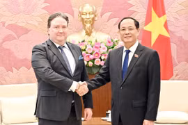 Phó Chủ tịch Quốc hội Trần Quang Phương tiếp Đại sứ Hoa Kỳ Marc E. Knapper. (Nguồn: Bộ Ngoại giao)