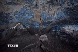 Bên trong Hang C2 thuộc hệ thống hang động núi lửa Krông Nô, Công viên Địa chất toàn cầu UNESCO Đắk Nông. (Ảnh: TTXVN phát)