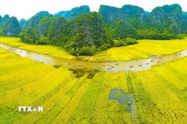 Tam Cốc-Bích Động nằm trong Quần thể Danh thắng Tràng An đã được UNESCO công nhận là Di sản Văn hóa, Thiên nhiên Thế giới. (Ảnh: Minh Đức/TTXVN)