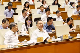 Tổng Bí thư, Chủ tịch nước Tô Lâm và Thủ tướng Lê Minh Hưng dự phiên họp. (Ảnh: Doãn Tấn/TTXVN)