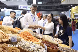 Doanh nghiệp giới thiệu sản phẩm tại Vietfish 2026. (Ảnh: Xuân Anh/TTXVN)