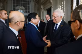 Thủ tướng Phạm Minh Chính hội kiến Chủ tịch Hội đồng Dân tộc Algeria (Thượng viện Algeria) Azzouz Nasri. (Ảnh: Dương Giang/TTXVN)