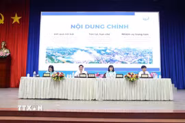 Các đại biểu chủ trì Kỳ họp thứ 5, Hội đồng nhân dân tỉnh Tây Ninh khóa XI. (Ảnh: Thanh Tân/TTXVN)
