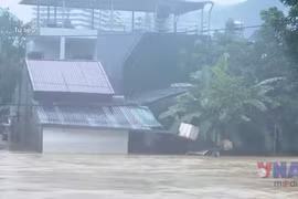 Mưa lũ vẫn hoành hành sau hoàn lưu bão số 11 