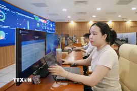 Trung tâm IOC Khánh Hòa liên tục cập nhật dữ liệu phục vụ điều hành phát triển kinh tế-xã hội của địa phương. (Ảnh: Xuân Triệu/TTXVN)