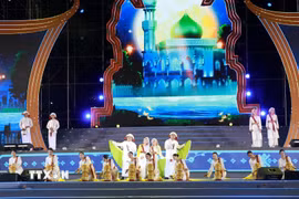 Tiết mục "Bến sông Trăng" do đoàn nghệ thuật quần chúng thành phố Hồ Chí Minh biểu diễn. (Ảnh: Phan Sáu/TTXVN)