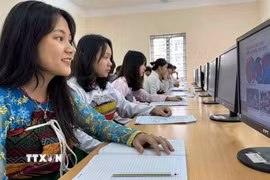  Nghị quyết 71-NQ/TW khẳng định giáo dục đào tạo không chỉ là quốc sách quan trọng hàng đầu, mà còn là nhân tố quyết định tương lai, vận mệnh của dân tộc. (Ảnh: Việt Hoàng/TTXVN)