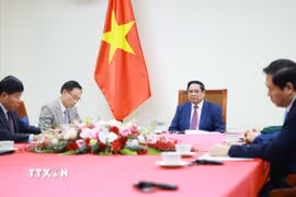 Thủ tướng Phạm Minh Chính điện đàm với Thủ tướng Malaysia Anwar Ibrahim. (Ảnh: Dương Giang/TTXVN)