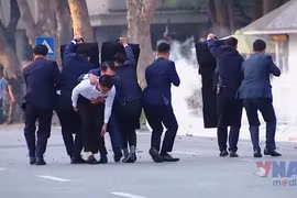 Mãn nhãn với trình diễn bảo vệ yếu nhân của lực lượng Cảnh vệ Công an Nhân dân