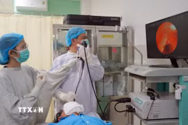 Nhân viên y tế Bệnh viện Đà Nẵng. (Ảnh: TTXVN phát)