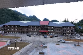 Trường phổ thông nội trú Tiểu học và Trung học Cơ sở Mường Khương có vốn đầu tư 255 tỷ đồng, đáp ứng chỗ học cho 980 học sinh vùng biên giới chuẩn bị khánh thành và đưa vào sử dụng trong năm học mới 2026-2027. (Ảnh: Trần Việt/TTXVN)