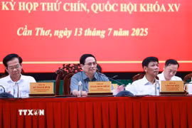 Thủ tướng Phạm Minh Chính và Đoàn đại biểu Quốc hội thành phố Cần Thơ tiếp xúc cử tri sau Kỳ họp thứ 9, Quốc hội khóa XV. (Ảnh: Dương Giang/TTXVN)