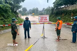 Bộ đội Biên phòng tỉnh Quảng Trị chủ động triển khai phương án ứng phó thiên tai theo phương châm “4 tại chỗ”. (Ảnh: TTXVN phát)