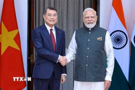 Thủ tướng Lê Minh Hưng gặp Thủ tướng Cộng hòa Ấn Độ Narendra Modi. (Ảnh: Dương Giang/TTXVN)