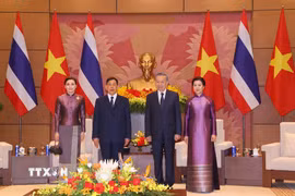 Tổng Bí thư, Chủ tịch nước Tô Lâm và Phu nhân cùng Nhà vua Thái Lan Maha Vajiralongkorn Phra Vajiraklaochaoyuhua và Hoàng hậu chụp ảnh chung. (Ảnh: Văn Điệp/TTXVN)