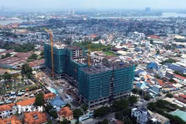 Khu nhà ở xã hội phường Long Bình Tân dần được hoàn thiện. (Ảnh: Công Phong/TTXVN)