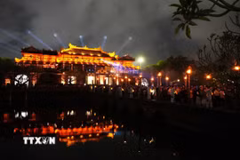 Đại Nội Huế về đêm. (Ảnh: Nguyên Lý/TTXVN)