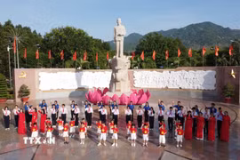 Không gian Tượng đài Chủ tịch Hồ Chí Minh gắn với dấu ấn lịch sử Bác Hồ đến vịnh Cam Ranh ngày 18/10/1946. (Ảnh: Đặng Tuấn/TTXVN)