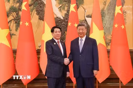 Tổng Bí thư, Chủ tịch nước Trung Quốc Tập Cận Bình đón Chủ tịch nước Lương Cường. (Ảnh: Lâm Khánh/ TTXVN)