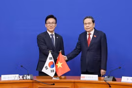 Chủ tịch Quốc hội Trần Thanh Mẫn tiếp Chủ tịch Đảng Dân chủ Đồng hành (DPK) Kim Min Seok. (Ảnh: Doãn Tấn/TTXVN)