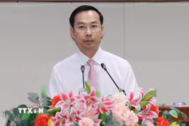 Tân Chủ tịch Ủy ban Nhân dân tỉnh Đồng Tháp Nguyễn Thanh Nhàn phát biểu tại kỳ họp. (Ảnh: Hữu Chí/TTXVN)