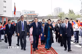 Chủ tịch Quốc hội Trần Thanh Mẫn và Phu nhân thăm Trường liên cấp số 14 mang tên Chủ tịch Hồ Chí Minh. (Ảnh: Doãn Tấn/TTXVN)
