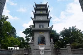 Với kiến trúc nổi bật, chùa Cam Lộ không chỉ là trung tâm sinh hoạt Phật giáo của phật tử tại địa phương mà còn là điểm hành hương của tăng ni, phật tử trong và ngoài tỉnh. (Ảnh: Tường Vi/TTXVN)