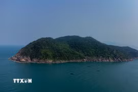 Toàn cảnh đảo Sơn Trà (thành phố Đà Nẵng) từ trên cao. (Ảnh: TTXVN phát)