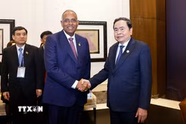 Chủ tịch Quốc hội Trần Thanh Mẫn hội kiến Chủ tịch Quốc hội Côte d'Ivoire Patrick Achi trong chương trình tham dự Đại hội đồng lần thứ 152 của Liên minh Nghị viện thế giới (IPU-152) tại Thổ Nhĩ Kỳ, chiều 16/4/2026. (Ảnh: Doãn Tấn/ TTXVN)