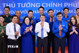 Thủ tướng Lê Minh Hưng và các đại biểu tham dự đối thoại với thanh niên năm 2026. (Ảnh: Dương Giang/ TTXVN)