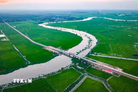 Công trình cầu máng dẫn nước hồ Dầu Tiếng vượt sông Vàm Cỏ Đông, tỉnh Tây Ninh. (Ảnh: Minh Phú/TTXVN)