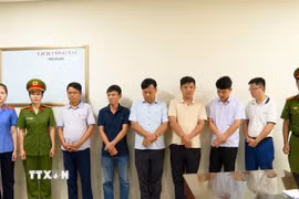 Với việc khởi tố thêm 6 bị can, Cơ quan Cảnh sát điều tra đã bước đầu làm rõ trách nhiệm của từng đối tượng có hành vi đặt làm, trực tiếp làm giả và sử dụng các phiếu kết quả thí nghiệm giả trong quá trình hoàn thiện hồ sơ công trình. (Ảnh: TTXVN phát)
