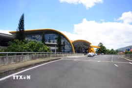 Phía trước nhà ga hành khách của Sân bay Liên Khương đã hoàn thành chỉnh trang. (Ảnh: Nguyễn Dũng/TTXVN)