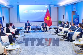 Thủ tướng Lê Minh Hưng tiếp Giám đốc điều hành WEF 
