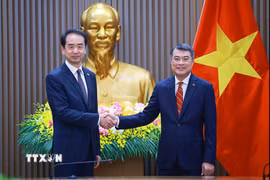 Thủ tướng Lê Minh Hưng tiếp ông Hà Vĩ, Đại sứ Trung Quốc tại Việt Nam. (Ảnh: Dương Giang/TTXVN)