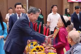 Tổng Bí thư, Chủ tịch nước: Hà Nội tiếp tục quan tâm các đảng viên cao tuổi 