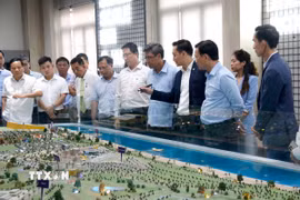 Lãnh đạo tỉnh Lâm Đồng kiểm tra thực địa, tháo gỡ khó khăn vướng mắc cho Dự án Tổ hợp khu du lịch Thung Lũng Đại Dương, phường Tiến Thành. (Ảnh: Nguyễn Thanh/TTXVN)
