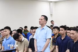 Bị cáo Mai Anh Việt khai báo tại phiên tòa. (Ảnh: Kim Anh/ TTXVN)