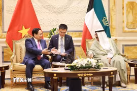 Thủ tướng Phạm Minh Chính hội kiến Quốc vương Kuwait Sheikh Meshal Al-Ahmad Al-Jaber Al-Sabah. (Ảnh: Dương Giang/TTXVN)
