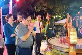 Thủ tướng: Tổ quốc và nhân dân đời đời nhớ ơn các anh hùng liệt sỹ 