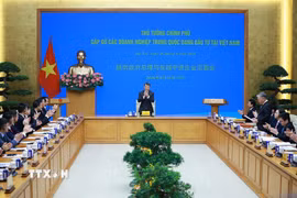 Thủ tướng Lê Minh Hưng gặp các doanh nghiệp Trung Quốc đang đầu tư tại Việt Nam. (Ảnh: Dương Giang/TTXVN)