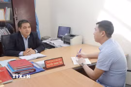 Thạc sỹ Nguyễn Thanh Tâm, Trưởng Khoa Xây dựng Đảng, Trường Chính trị tỉnh Sơn La trả lời phỏng vấn phóng viên TTXVN về dự thảo các văn kiện trình Đại hội Đảng. (Ảnh: TTXVN phát)
