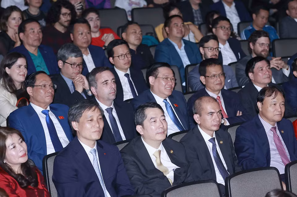 Chủ tịch Quốc hội Vương Đình Huệ và đại biểu dự chương trình. (Ảnh: Doãn Tấn/TTXVN)