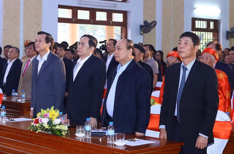 Thủ tướng Nguyễn Xuân Phúc và các đại biểu dự Ngày hội đại đoàn kết toàn dân tộc. (Ảnh: Thống Nhất/TTXVN)