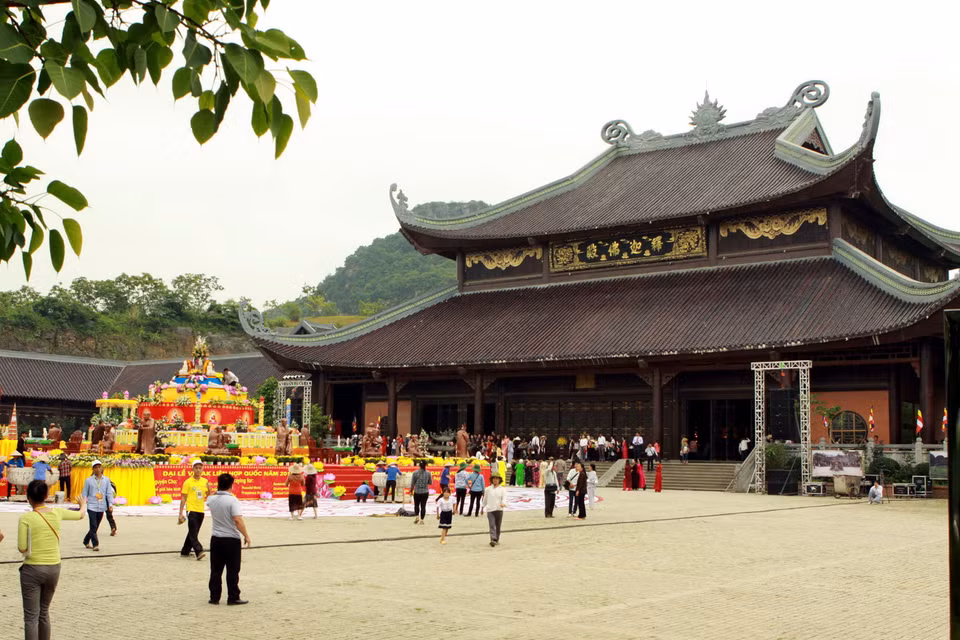 Chùa Bái Đính sẵn sàng cho ngày khai mạcVesak 2014. (Ảnh: Nguyễn Dân/TTXVN)