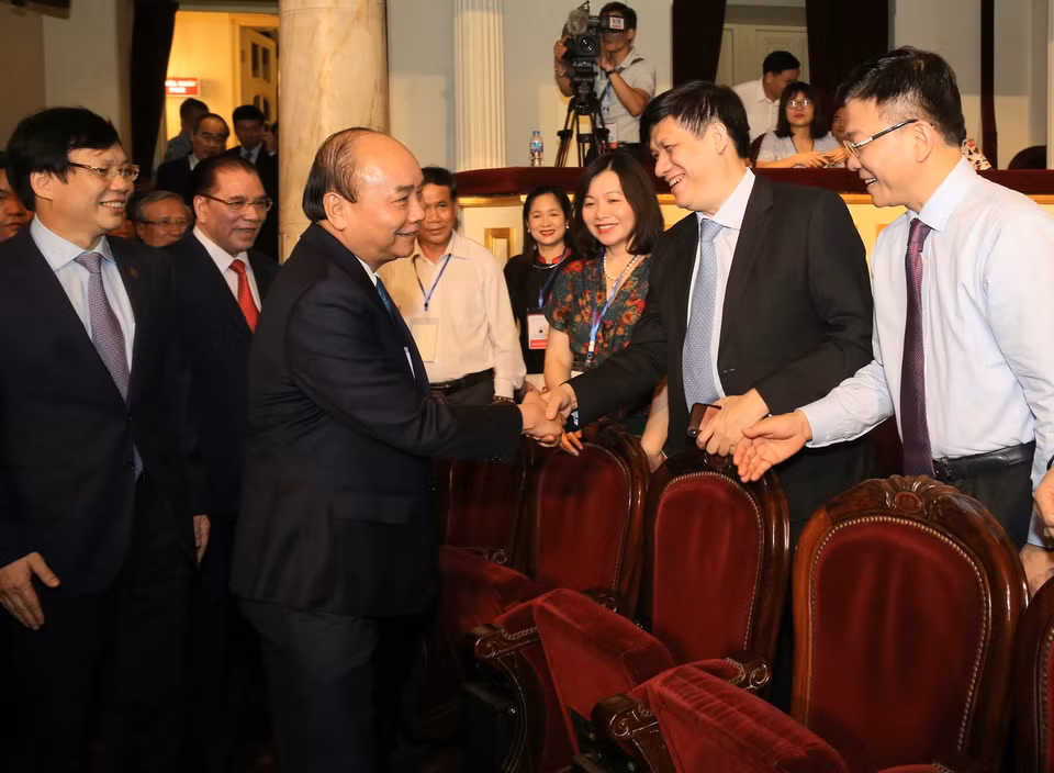 Thủ tướng Nguyễn Xuân Phúc, các lãnh đạo Đảng, Nhà nước và các đại biểu dự Lễ trao giải báo chí. (Ảnh: Doãn Tấn/TTXVN)