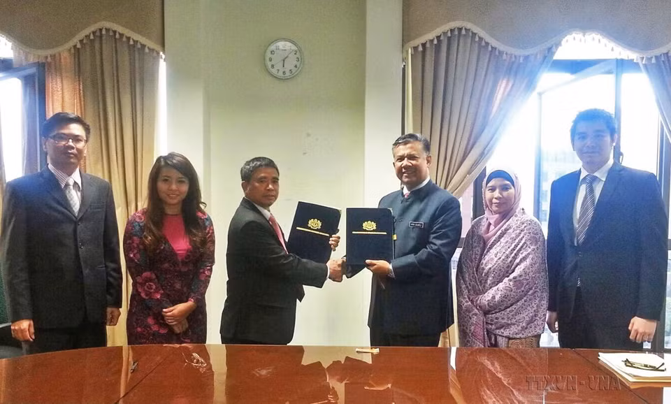 Phiên đàm phán thứ 3 Bản ghi nhớ Việt Nam-Malaysia về việc làm của người lao động Việt Nam tại Malaysia và Bản ghi nhớ giữa hai Chính phủ về việc tuyển dụng và bố trí lao động giúp việc gia đình Việt Nam tại Malaysia, ngày 19/5/2015. (Ảnh: Kim Dung/TTXVN)