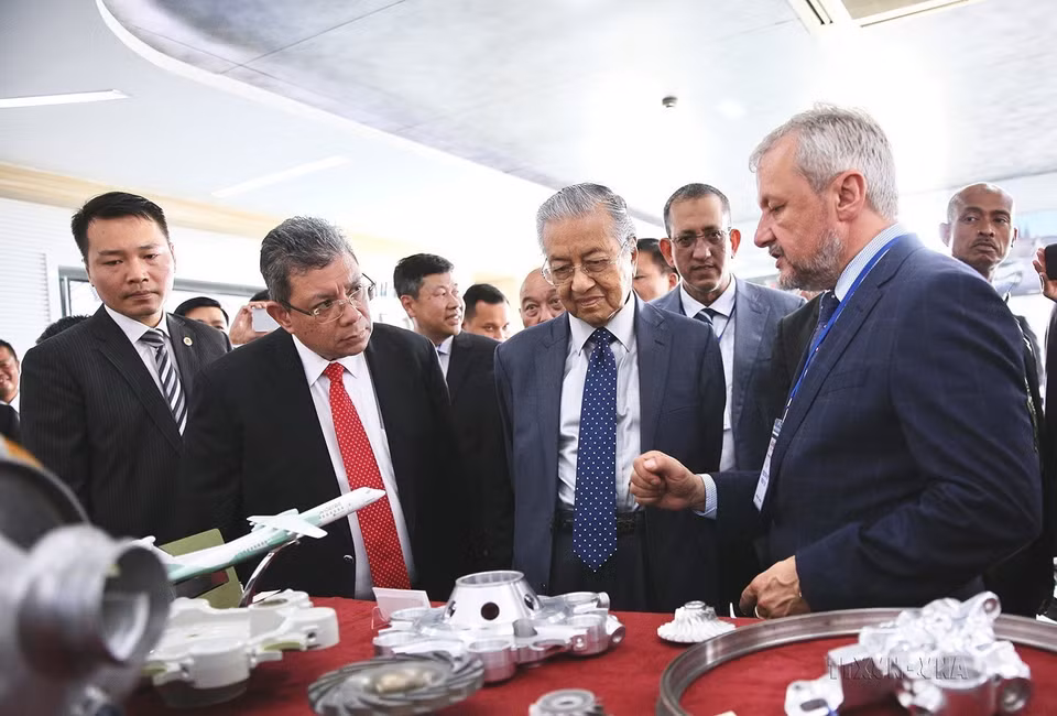 Thủ tướng Malaysia Mahathir Mohamad thăm Nhà máy Yamaha Motor Việt Nam trong Khu Công nghiệp Nội Bài, ngày 28/8/2019. (Ảnh: Dương Giang/TTXVN)
