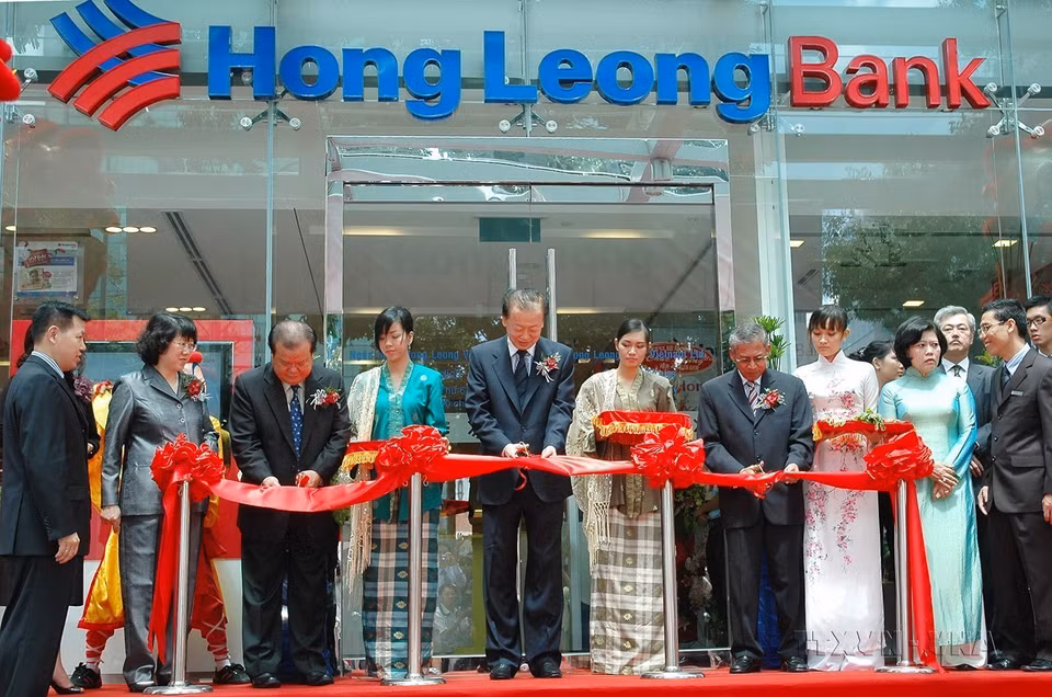 Ngày 8/10/2009, Tập đoàn Hong Leong của Malaysia khai trương Ngân hàng Hong Leong tại Centec Tower, 72-74 Nguyễn Thị Minh Khai, quận 3, TP.HCM. Đây là một trong những ngân hàng lớn nhất Malaysia và là ngân hàng đầu tiên thuộc khu vực Đông Nam Á lập ngân hàng 100% vốn nước ngoài tại Việt Nam. (Ảnh: Kim Phương/TTXVN)